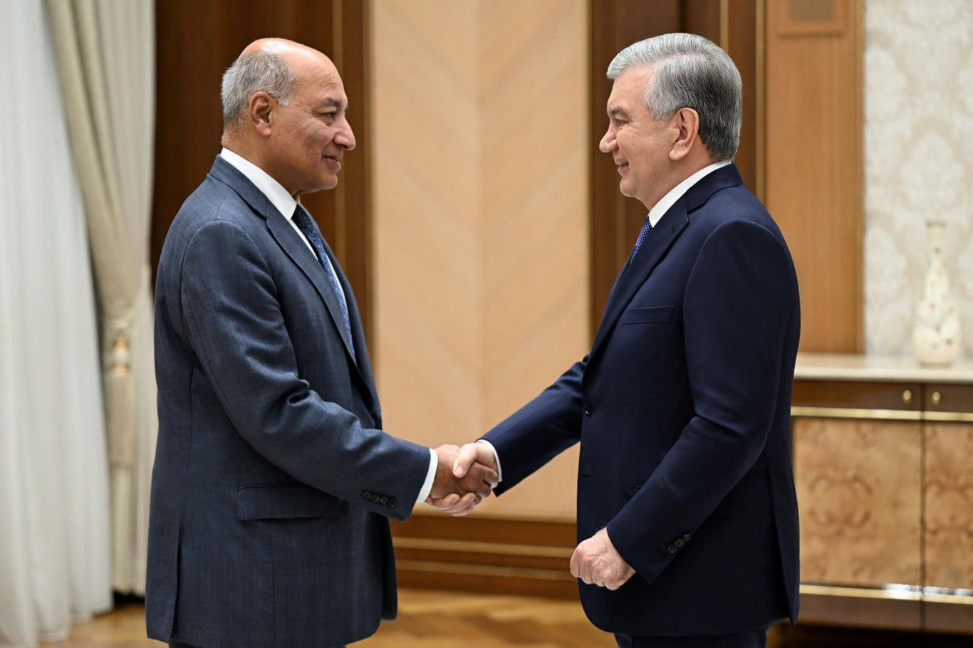 Президент Узбекистана провел встречу с советником Сумой Чакрабарти