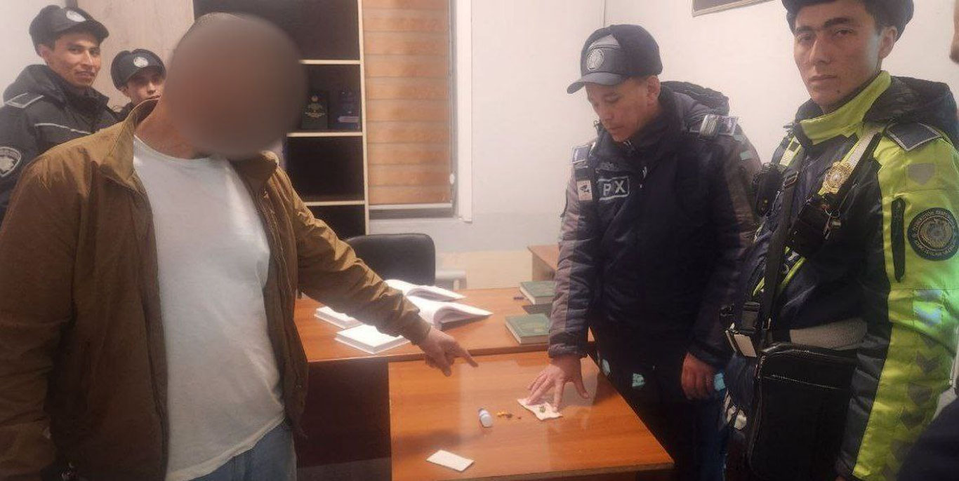 В Самарканде у водителя обнаружено вещество, похожее на наркотическое