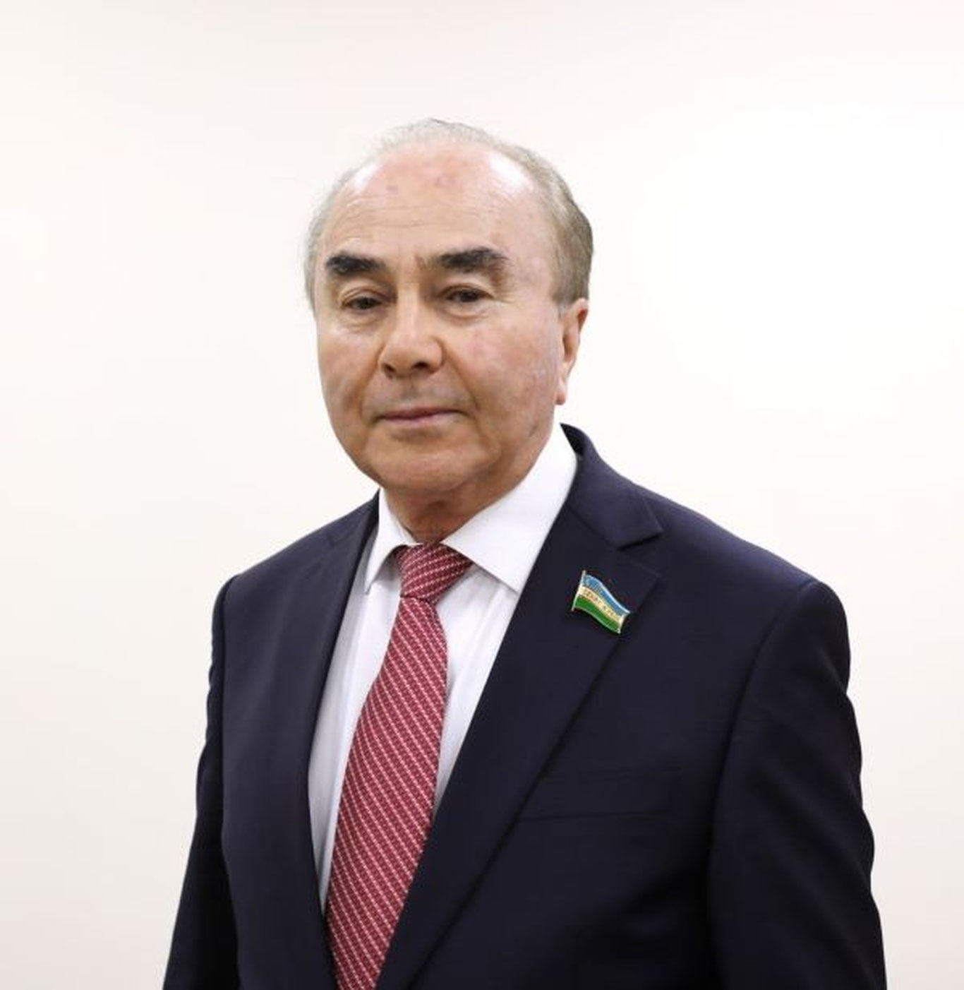 Ректор СамГУ Рустам Холмуродов обратился к студентам, интеллигенции, родителям и старшему поколению