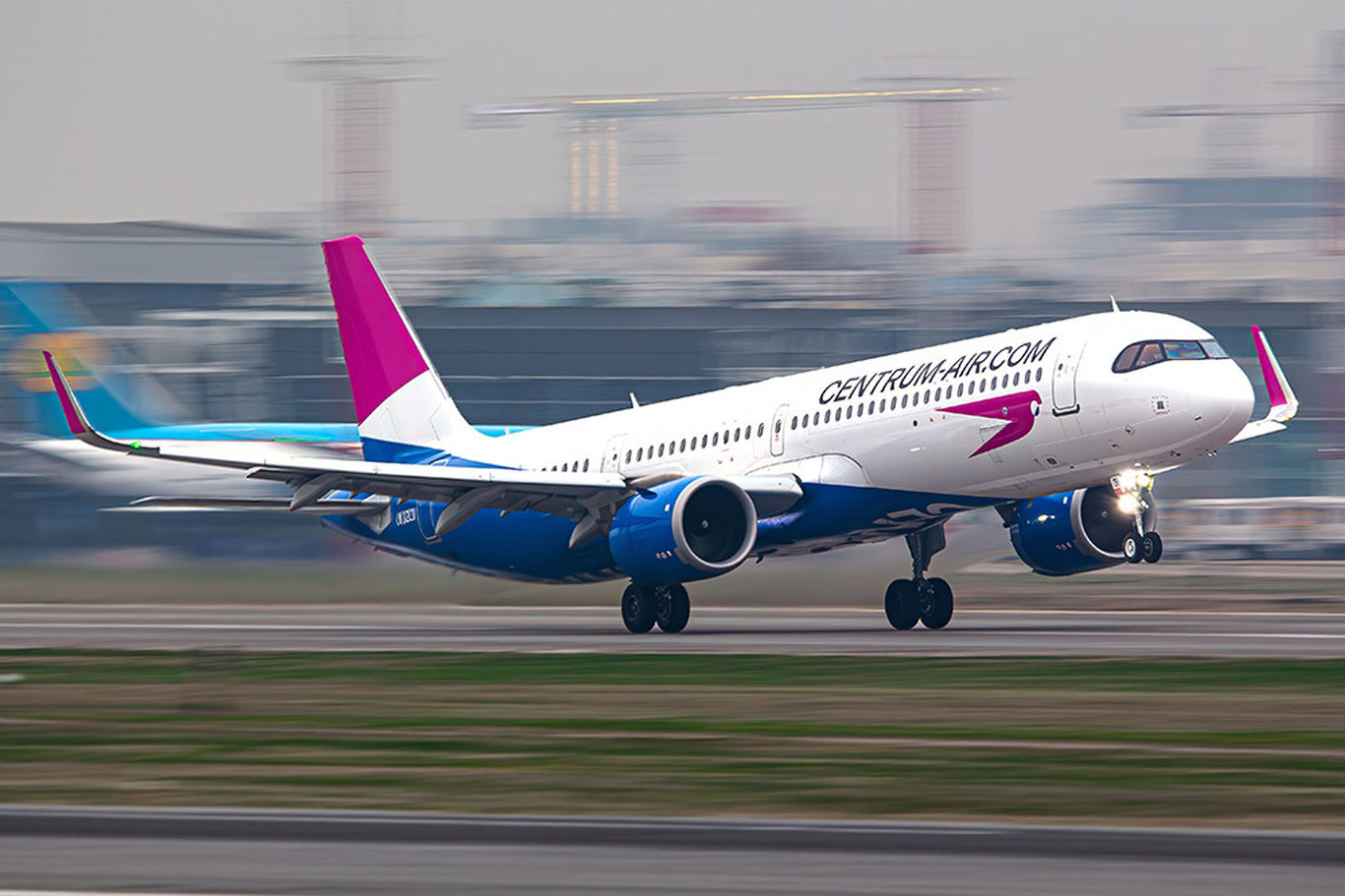 После возобновления работы аэропорта Дубая первым вылетел рейс в Самарканд