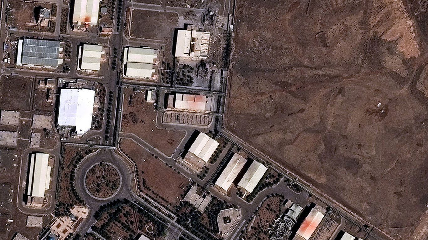 В МАГАТЭ заявили о повреждении строений на ядерном объекте в иранском Натанзе