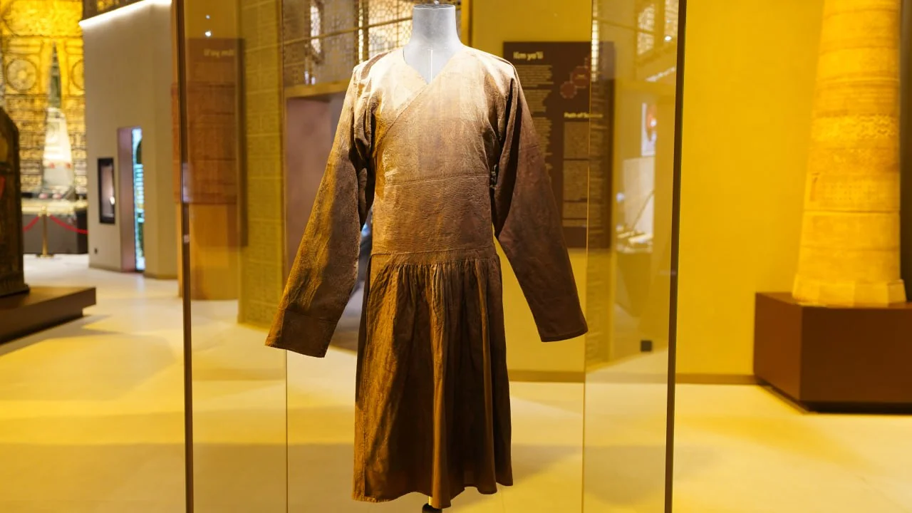 В Центре исламской цивилизации представлен уникальный шёлковый халат XII века