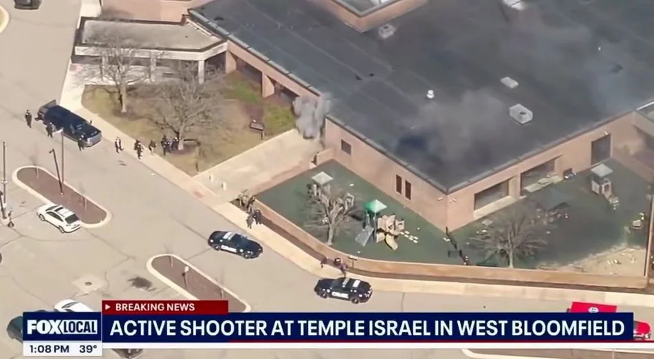 В США мужчина на грузовике протаранил синагогу в штате Мичиган и устроил стрельбу