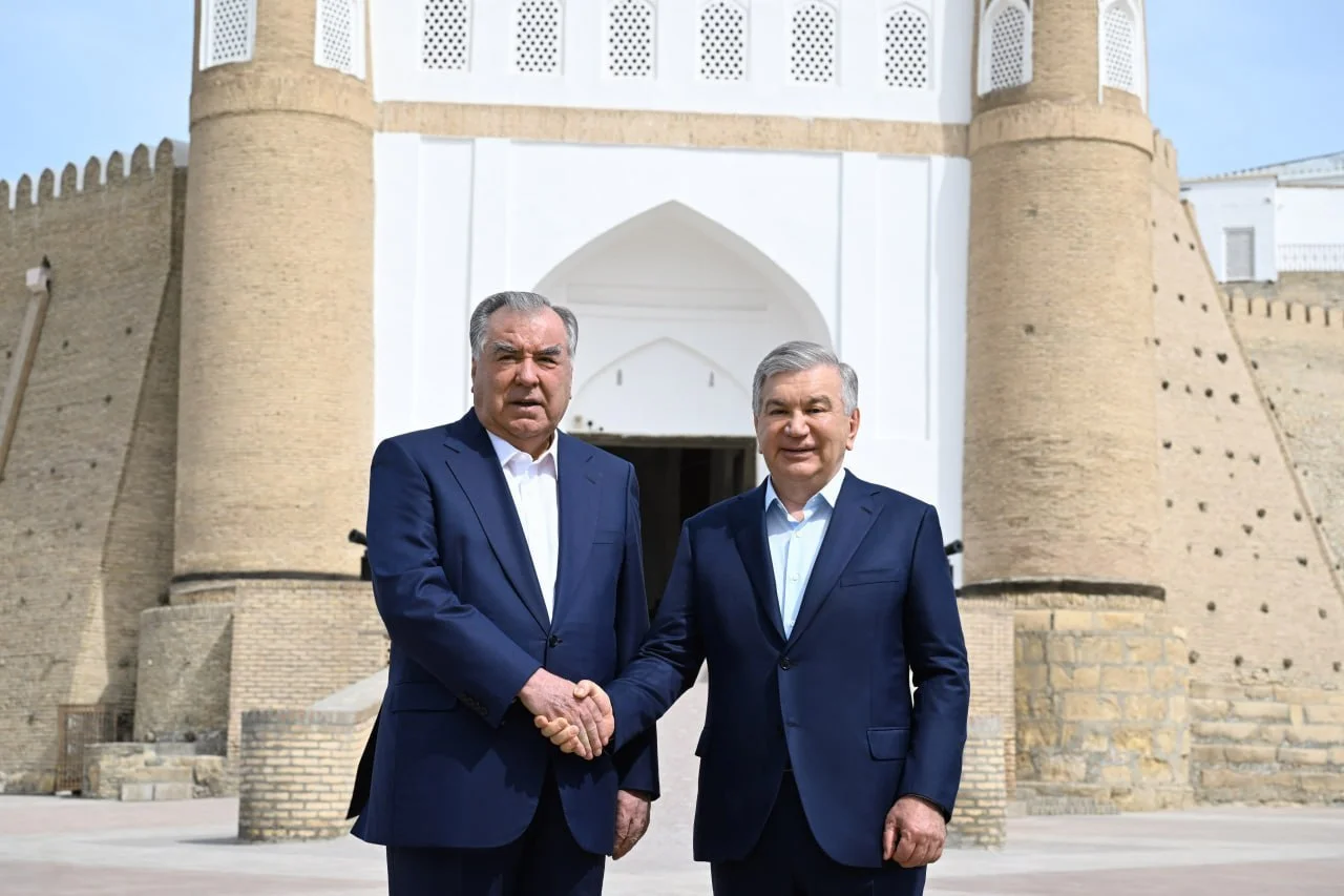 Во второй день визита Президент Таджикистана ознакомился с историческими памятниками и достопримечательностями Бухары