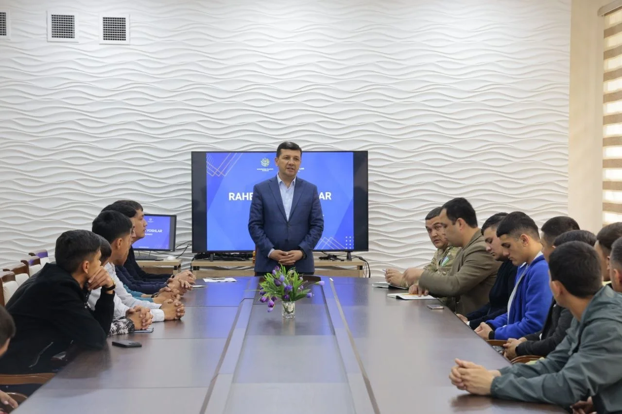 Хоким города провел встречу с молодёжью, вернувшейся с военной службы