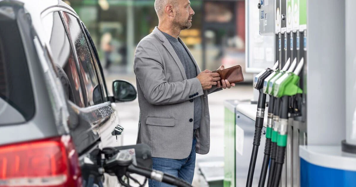 Безнал на АЗС: рост выручки и недовольство водителей — что происходит на самом деле