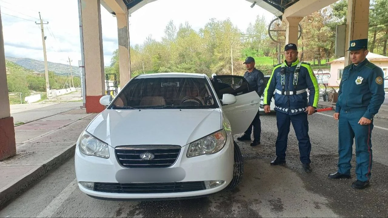 На посту под Самаркандом у водителя нашли подозрительное вещество