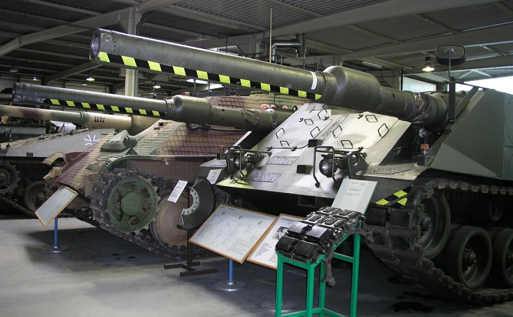 В Германии ограничили доступ узбекистанцам в военный музей