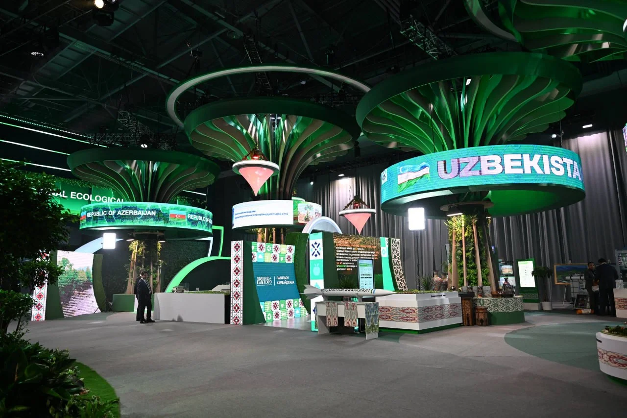 Президент Узбекистана посетил выставку Регионального экологического саммита в Астане