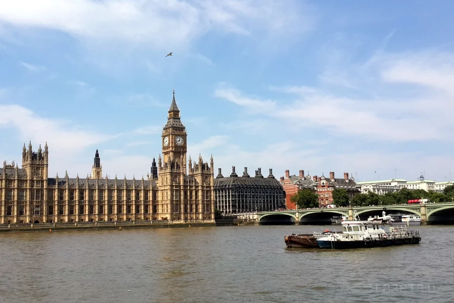 Британия одобрила запрет на продажу сигарет поколению после 2008 года