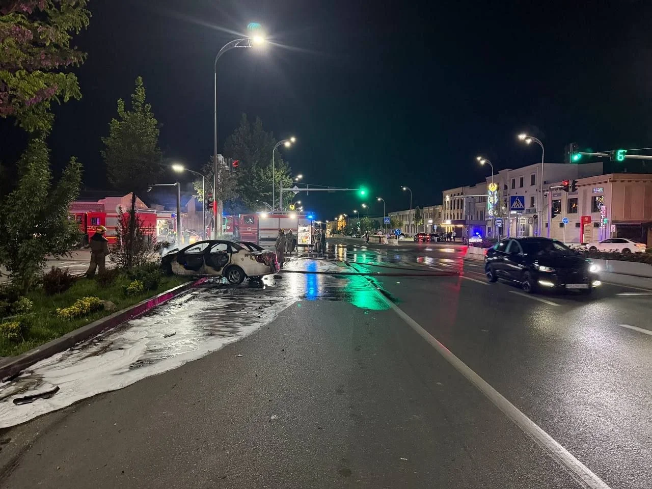 В Самарканде произошло ДТП с возгоранием автомобиля