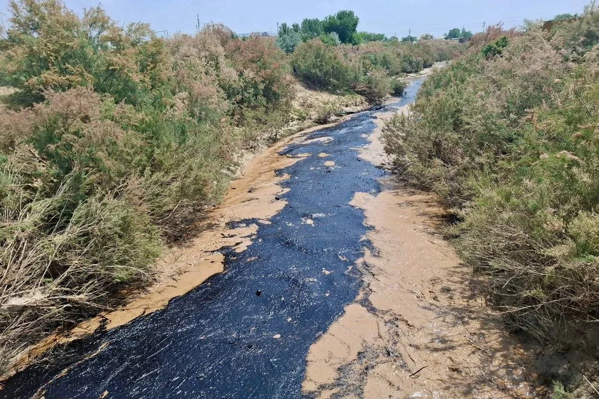 В Сурхандарье вновь зафиксирован разлив нефтесодержащей жидкости