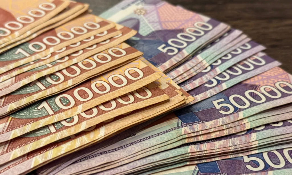 В Узбекистане самой распространённой остаётся купюра в 100 тысяч сумов