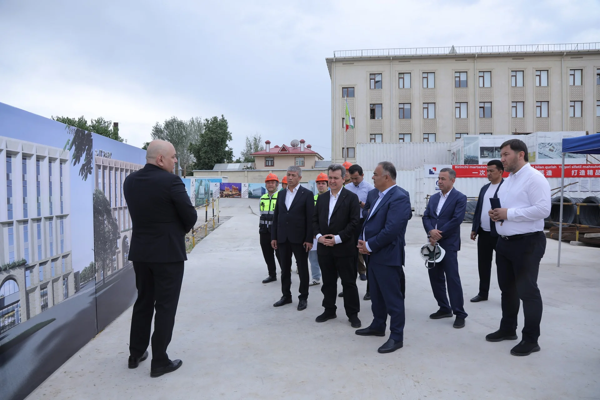 В Самарканде ознакомились с ходом строительства филиала IT Park