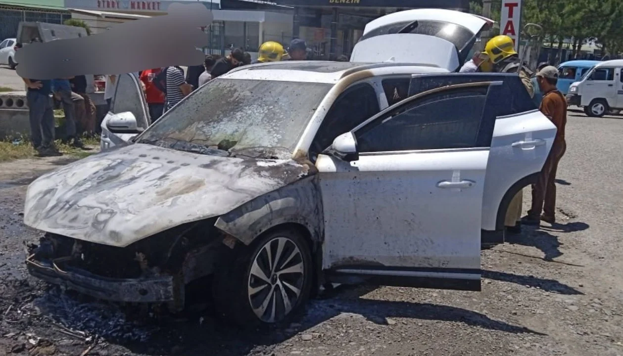 В Иштыханском районе произошёл пожар в автомобиле BYD