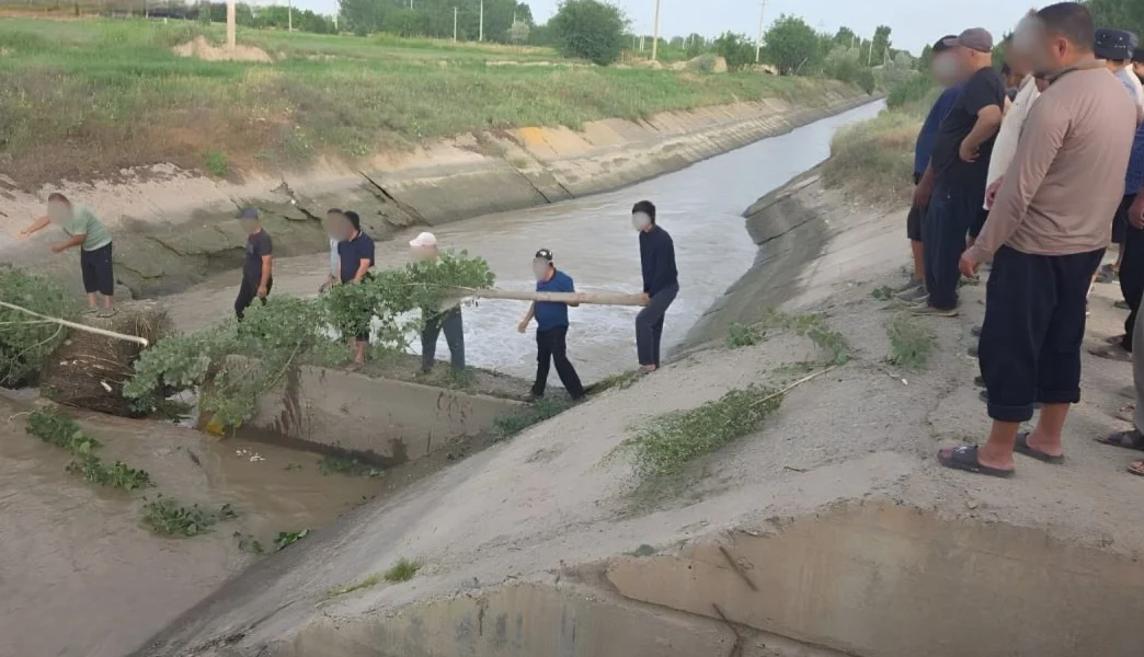 В Самарканде при падении электроцикла в канал погибли четверо детей