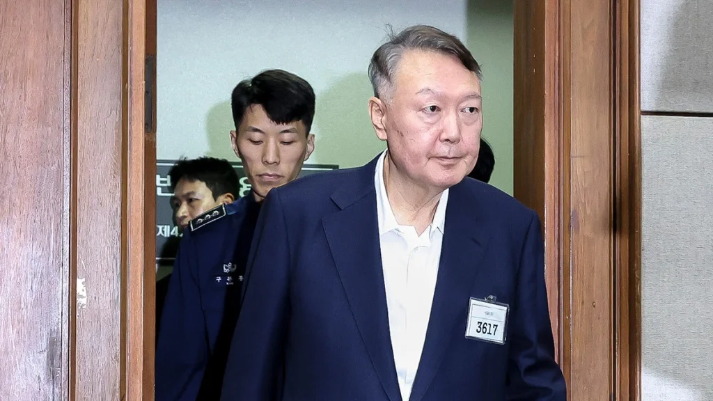 Экс-президента Южной Кореи приговорили к 30 годам лишения свободы