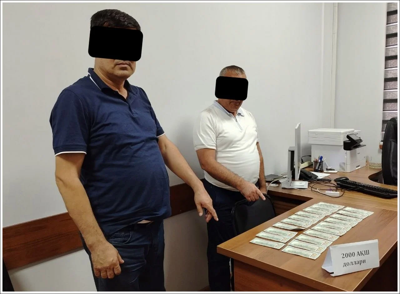 В Ургуте сотрудники газовой службы задержаны при получении взятки в размере 2 тысяч долларов