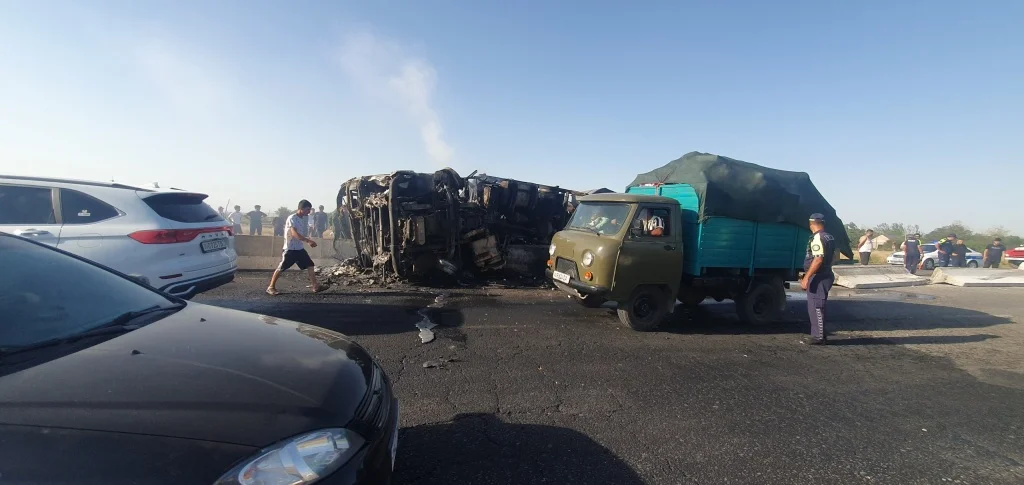 В Самаркандской области пожар в кабине грузовика привёл к смертельному ДТП