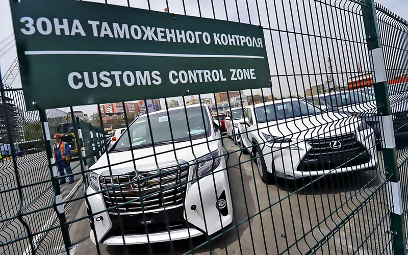 Узбекистанцам могут разрешить временно ввозить автомобили с иностранными номерами