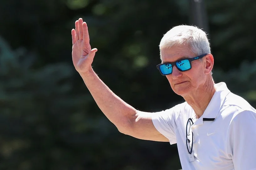 Тим Кук продал акции Apple почти на 64 миллиона долларов