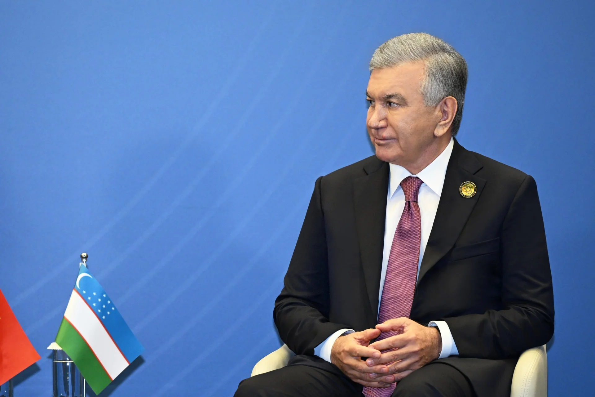 Президент Узбекистана провёл ряд встреч в рамках саммита в Баку