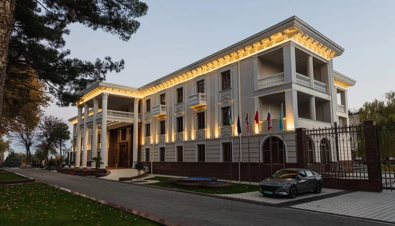 Zarafshon Parkside Hotel 4*