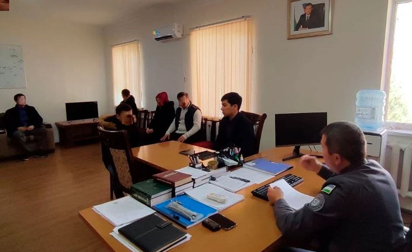 В Самарканде парней, которые ударили по лицу пожилого мужчину и сняли все на видео, могут поместить в спецучреждение