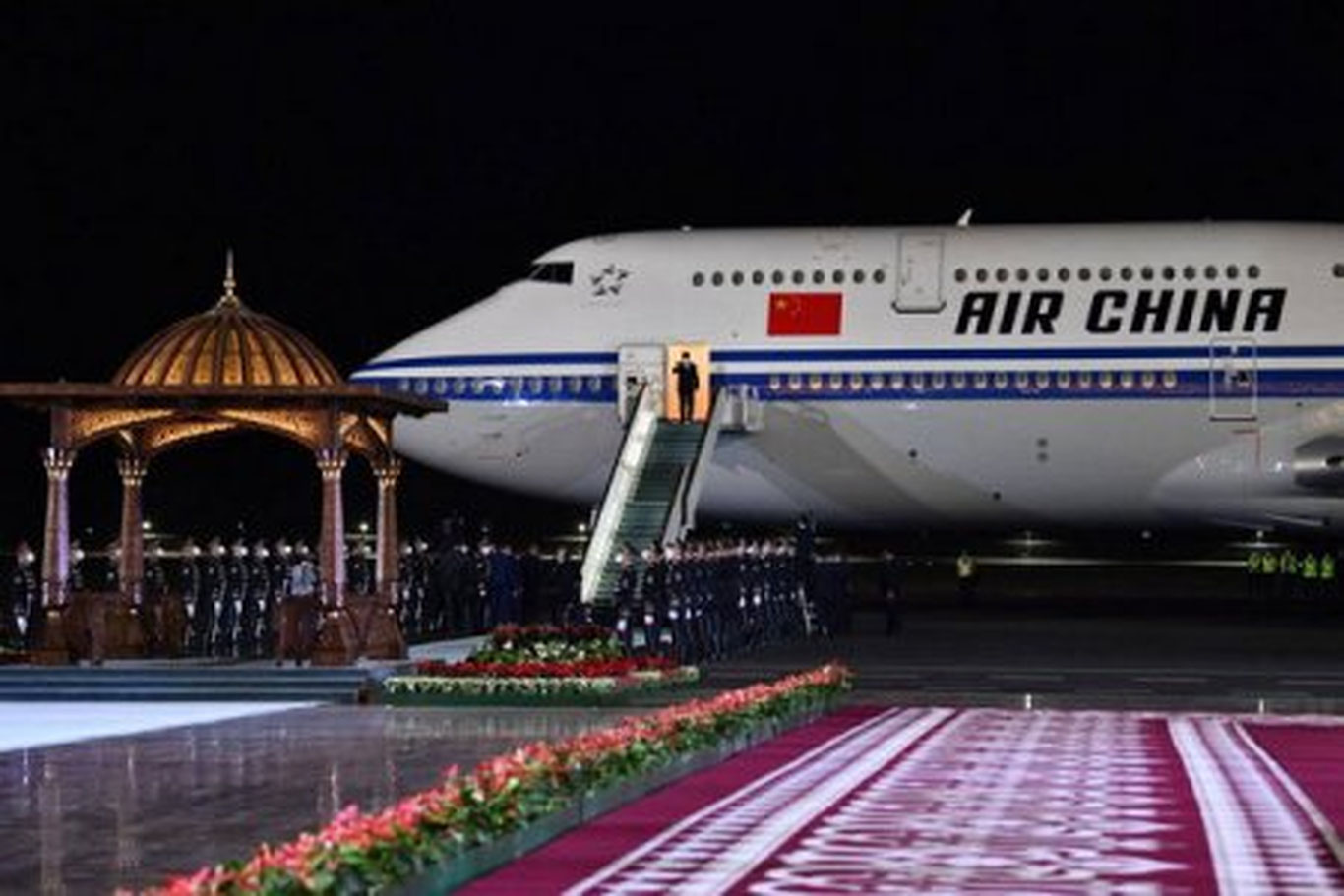 Председатель КНР Си Цзиньпин прибыл с официальным визитом в Самарканд