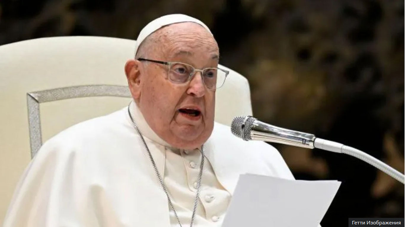 Ватикан сообщил о «сложной клинической ситуации» со здоровьем папы римского Франциска