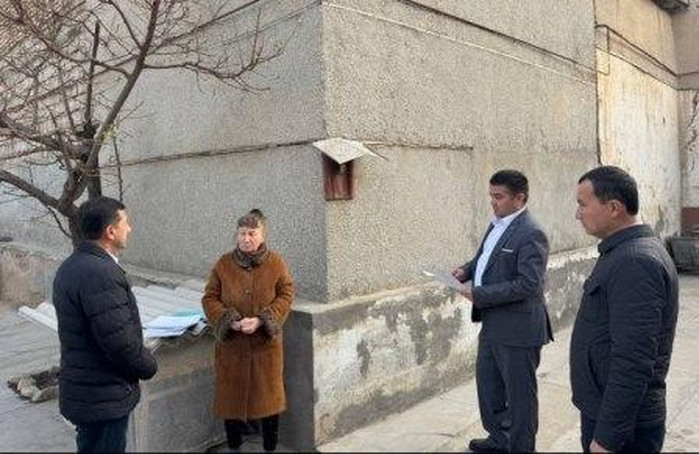 Хоким изучает обращения граждан на месте