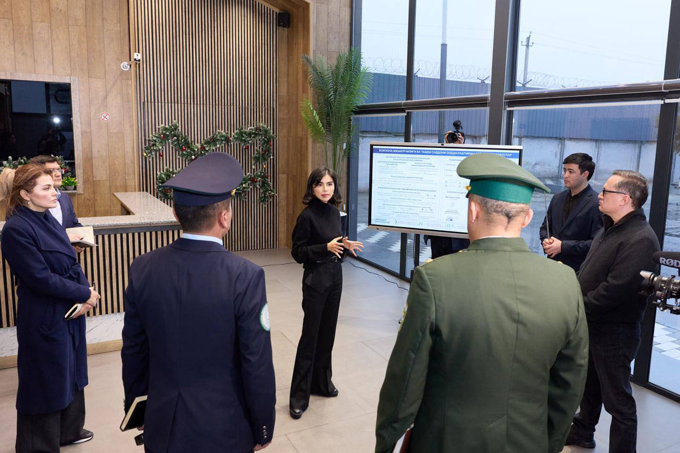 Саида Мирзиёева посетила Ургут и ознакомилась с проектами приграничного развития