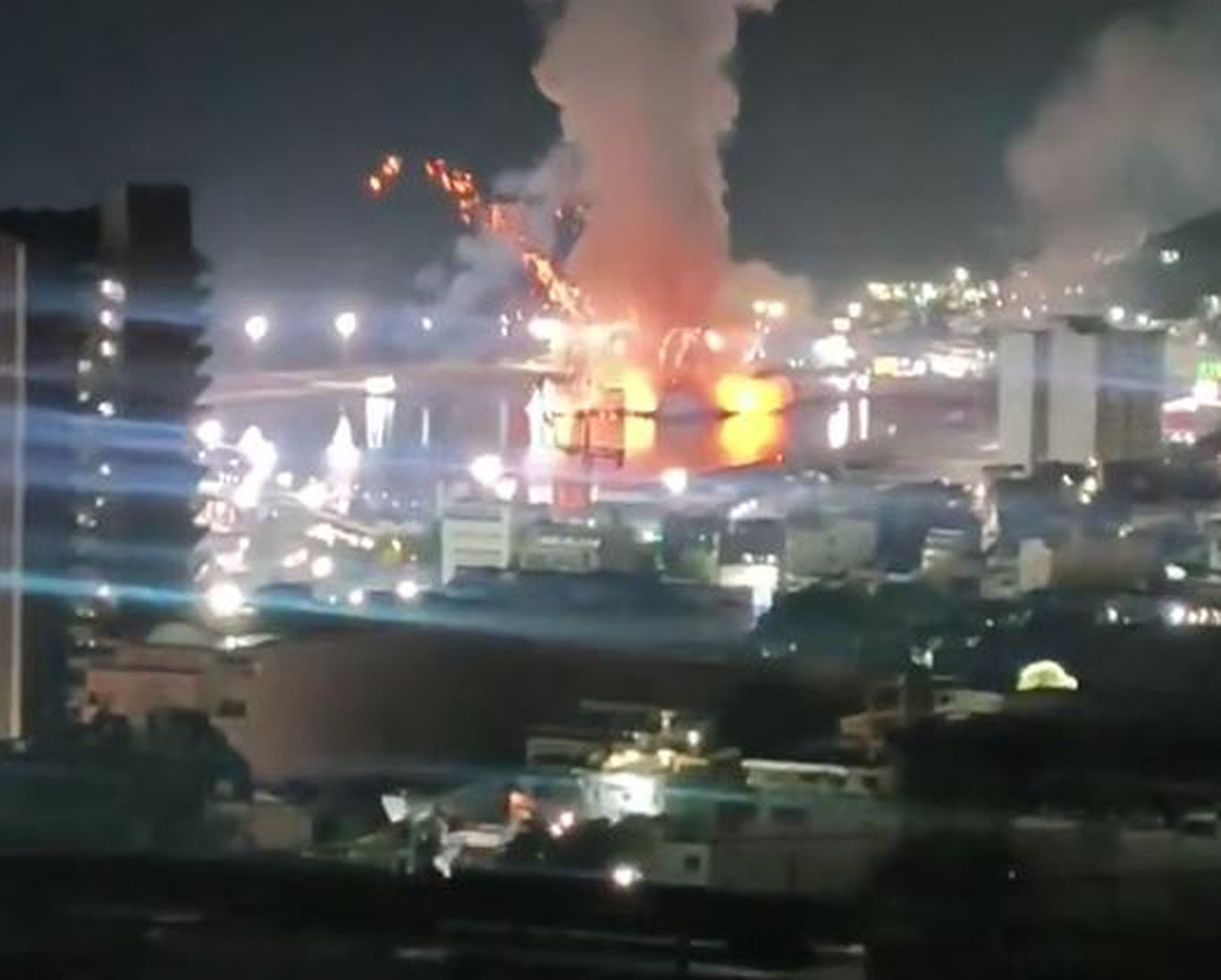 В Каракасе зафиксированы множественные взрывы и введено чрезвычайное положение