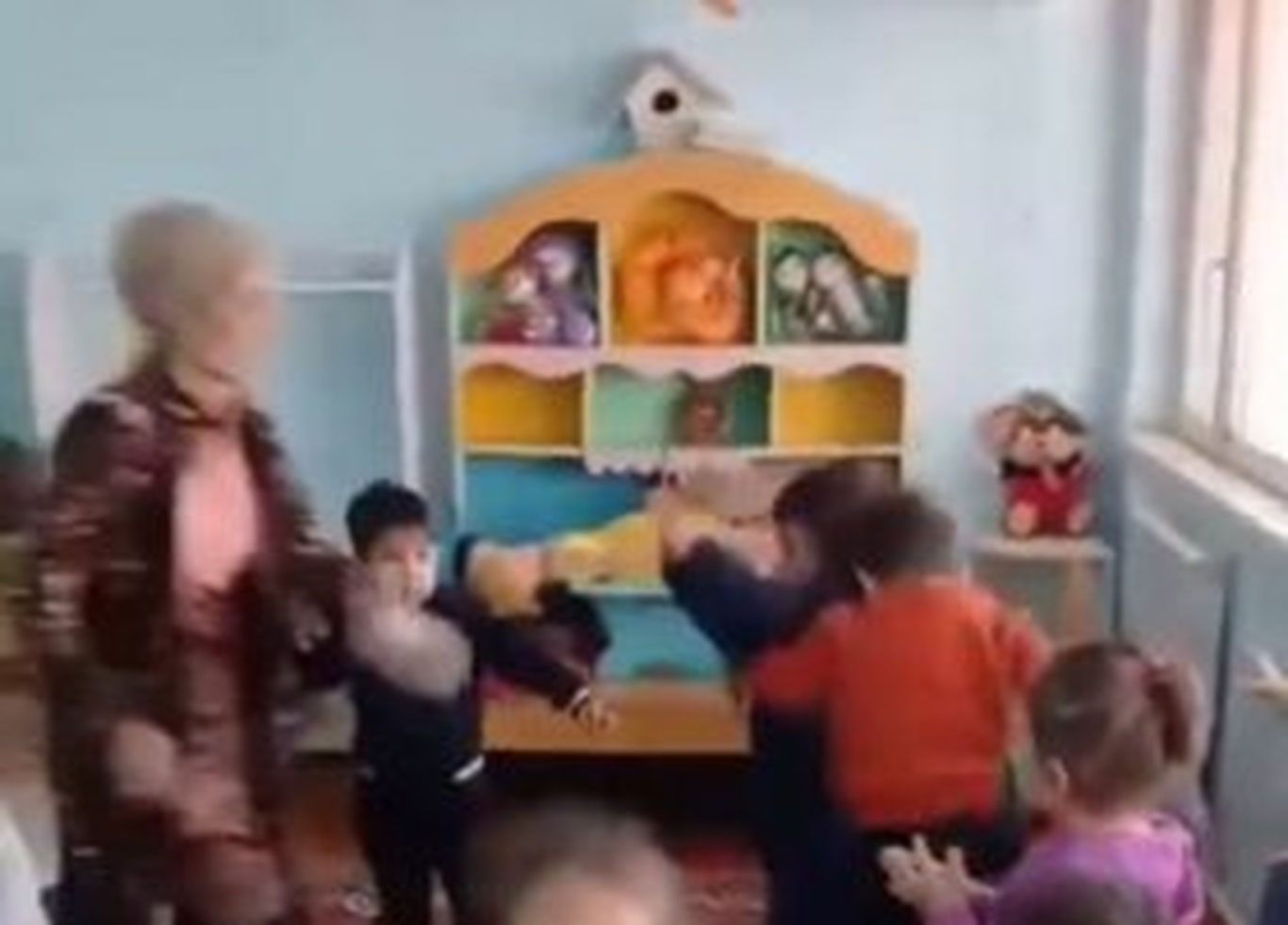 В Самарканде требуют наказать воспитательницу детсада за агрессию к ребенку